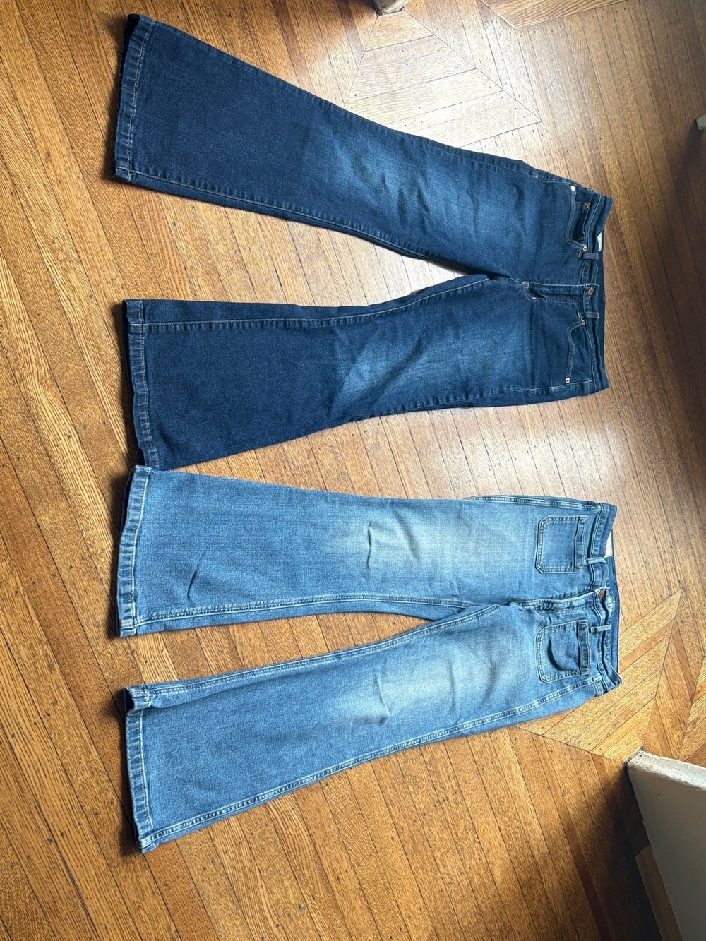 GAP women 70s Flare Jeans in Dark Blue and Light Blue Denim